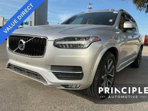 2017 Volvo XC90 T6 Momentum