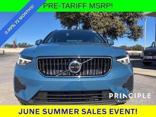 2025 Volvo XC40 B5 Core Bright Theme