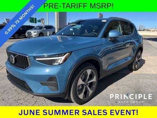 2025 Volvo XC40 B5 Core Bright Theme