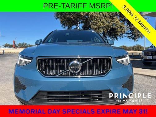 2025 Volvo XC40 B5 Core Bright Theme