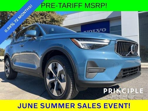 2025 Volvo XC40 B5 Core Bright Theme