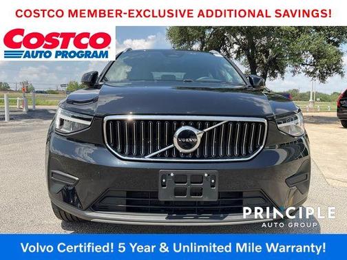 2025 Volvo XC40 B5 Core Bright Theme