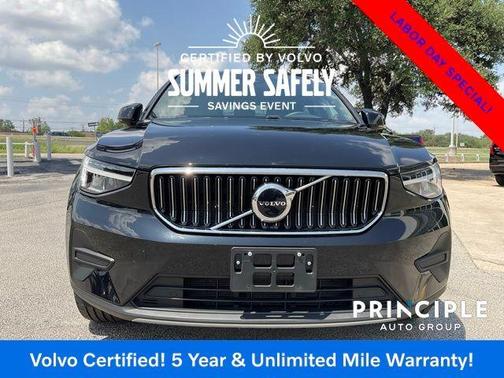 2025 Volvo XC40 B5 Core Bright Theme