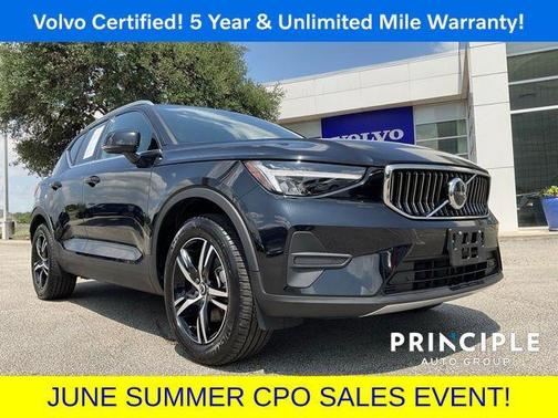 2025 Volvo XC40 B5 Core Bright Theme