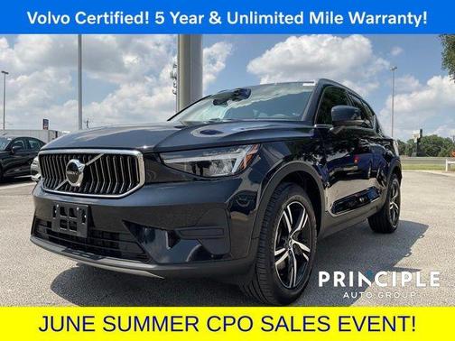 2025 Volvo XC40 B5 Core Bright Theme
