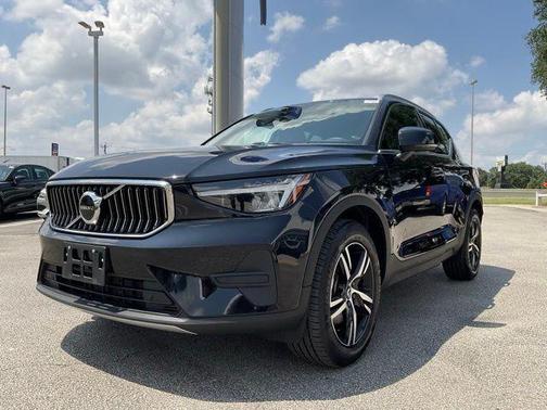 2025 Volvo XC40 B5 Core Bright Theme