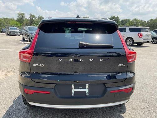 2025 Volvo XC40 B5 Core Bright Theme