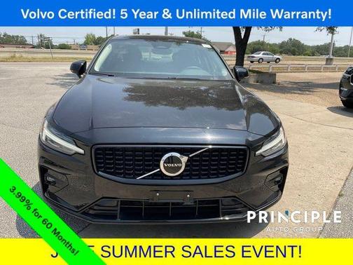 2024 Volvo S60 B5 Core Dark Theme