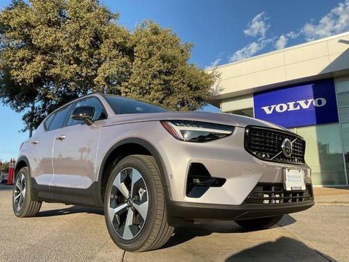 2026 Volvo XC40 B5 Plus