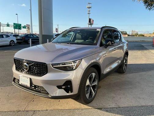 2026 Volvo XC40 B5 Plus