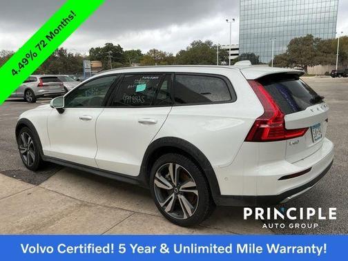 2025 Volvo V60 Cross Country B5 Plus