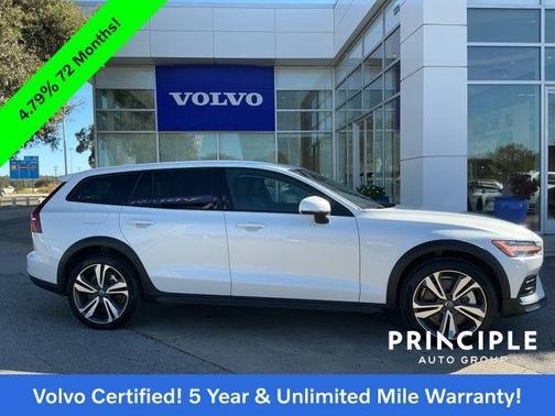 2025 Volvo V60 Cross Country B5 Plus