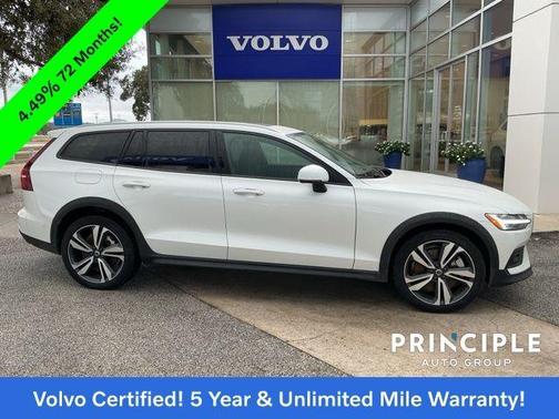 2025 Volvo V60 Cross Country B5 Plus