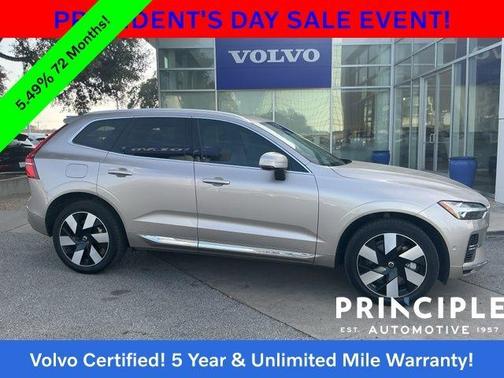 2023 Volvo XC60 Recharge Plug-In Hybrid T8 Plus Bright Theme