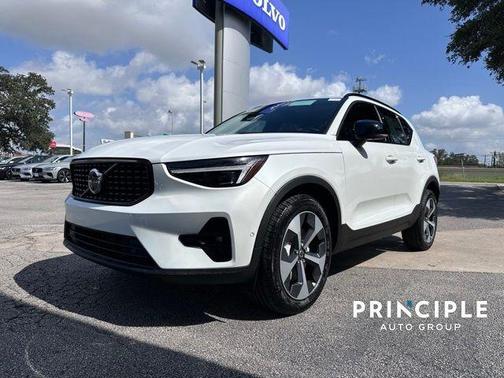 2026 Volvo XC40 B5 Plus