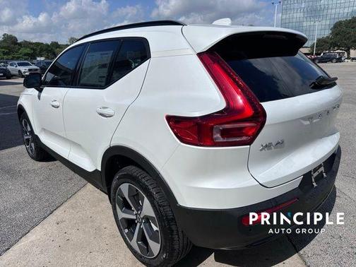 2026 Volvo XC40 B5 Plus