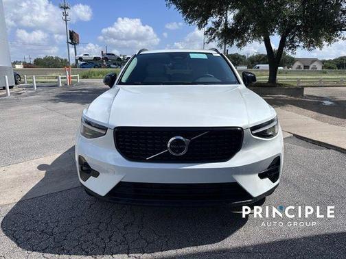 2026 Volvo XC40 B5 Plus