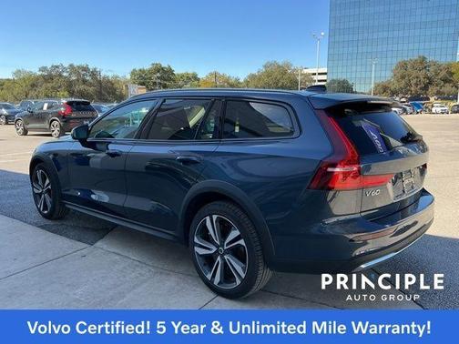 2025 Volvo V60 Cross Country B5 Plus