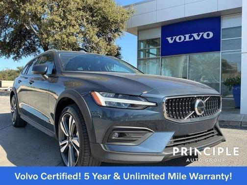 2025 Volvo V60 Cross Country B5 Plus