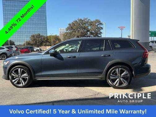 2025 Volvo V60 Cross Country B5 Plus