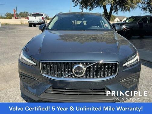 2025 Volvo V60 Cross Country B5 Plus