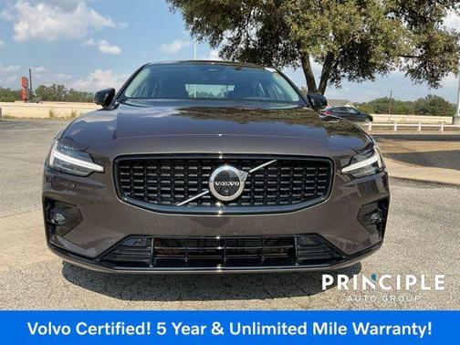 2023 Volvo S60 B5 Plus Dark Theme