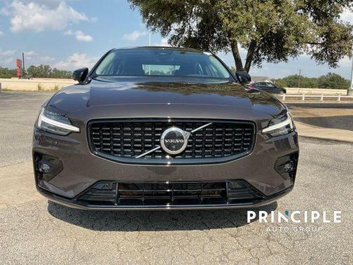 2023 Volvo S60 B5 Plus Dark Theme