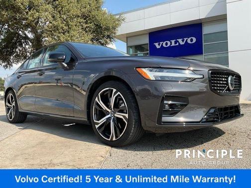 2023 Volvo S60 B5 Plus Dark Theme