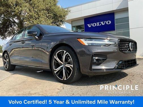 2023 Volvo S60 B5 Plus Dark Theme