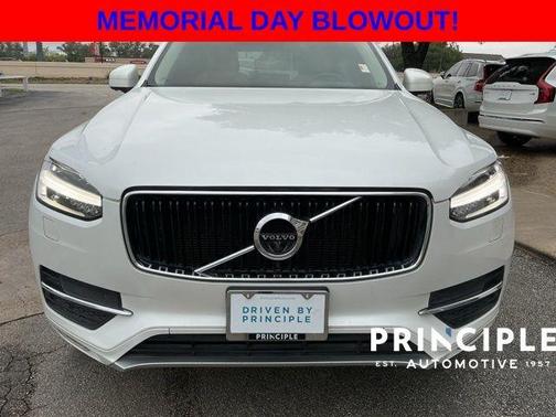 Crystal White Pearl 2016 Volvo XC90 T6 Momentum