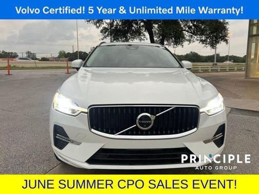 2022 Volvo XC60 B5 Momentum