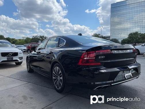 Photo 5 of 29 of 2020 Volvo S90 T6 Momentum