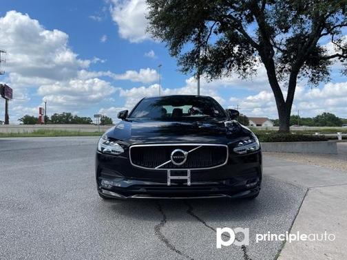 Photo 2 of 29 of 2020 Volvo S90 T6 Momentum