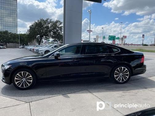 Photo 4 of 29 of 2020 Volvo S90 T6 Momentum