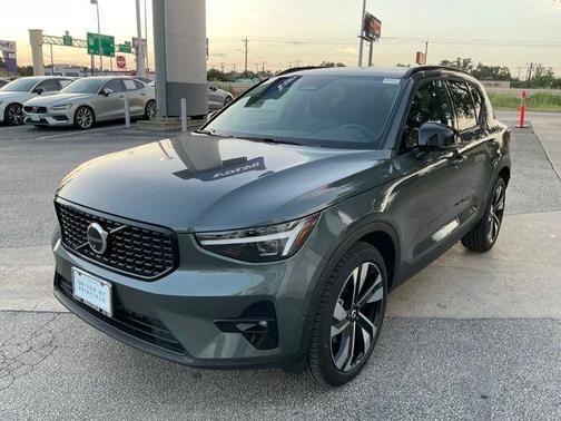 Forest Green 2026 Volvo XC40 B5 Plus