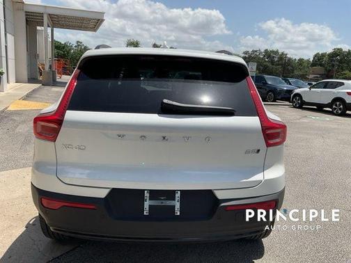 2026 Volvo XC40 B5 Core