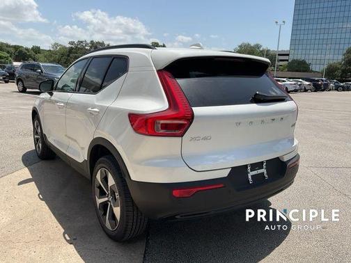 2026 Volvo XC40 B5 Core