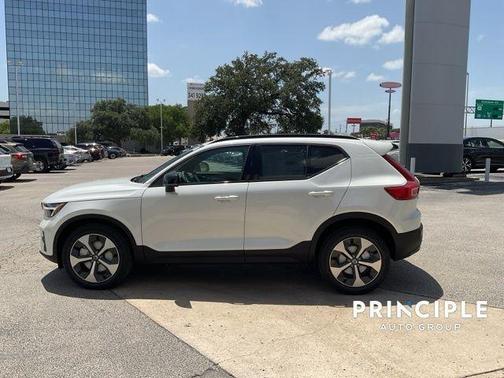 2026 Volvo XC40 B5 Core