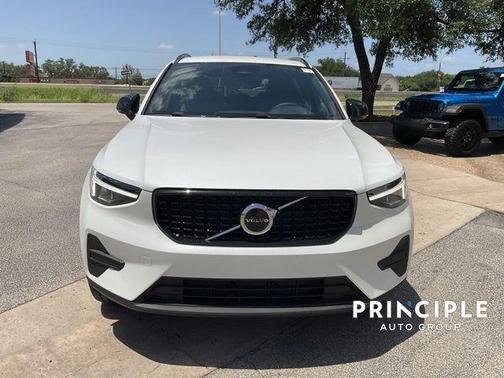 2026 Volvo XC40 B5 Core