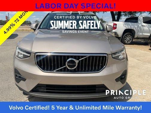 2023 Volvo XC40 B5 Plus Bright Theme