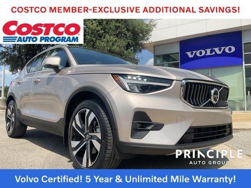 2023 Volvo XC40 B5 Plus Bright Theme