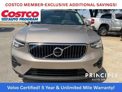 2023 Volvo XC40 B5 Plus Bright Theme