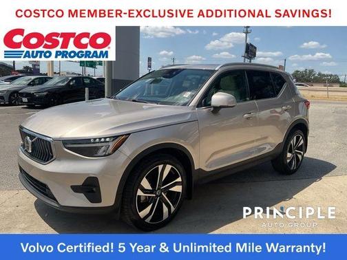 2023 Volvo XC40 B5 Plus Bright Theme
