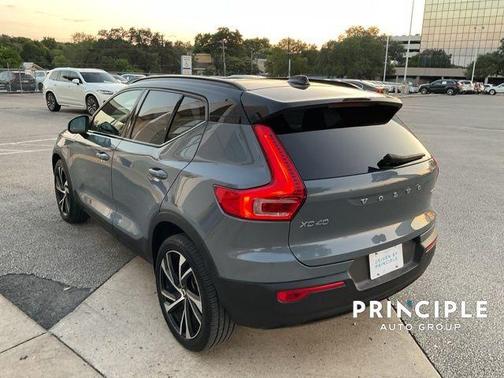 2021 Volvo XC40 T5 R-Design