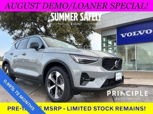 2025 Volvo XC40 B5 Plus Dark Theme