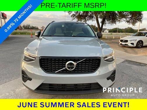 2025 Volvo XC40 B5 Plus Dark Theme