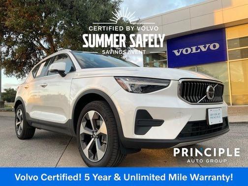 2025 Volvo XC40 B5 Core Bright Theme