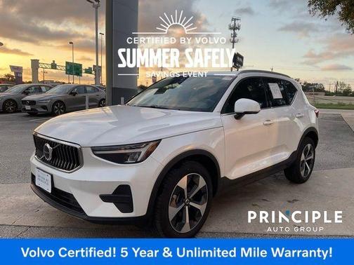 2025 Volvo XC40 B5 Core Bright Theme