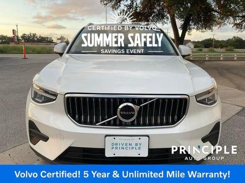 2025 Volvo XC40 B5 Core Bright Theme