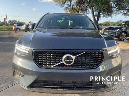 2026 Volvo XC40 B4 Core